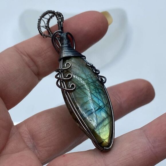 Copper Wired Labradorite Pendant - Picture 5 of 7